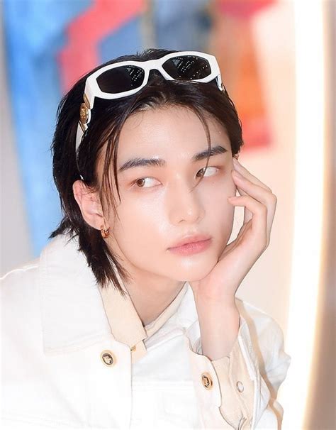 hyunjin versace model.